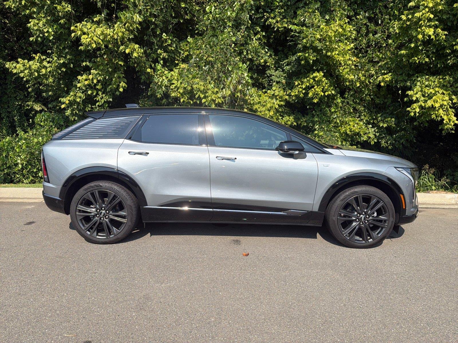 Used 2025 Argent Silver Metallic Cadillac Sport image 6