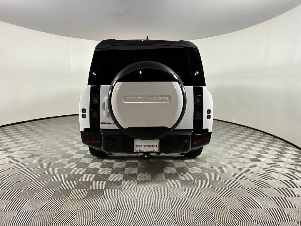 New 2026 Fuji White Land Rover X-Dynamic SE image 7
