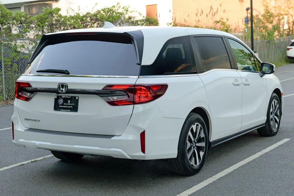 Used 2025 White Honda EX-L image 7