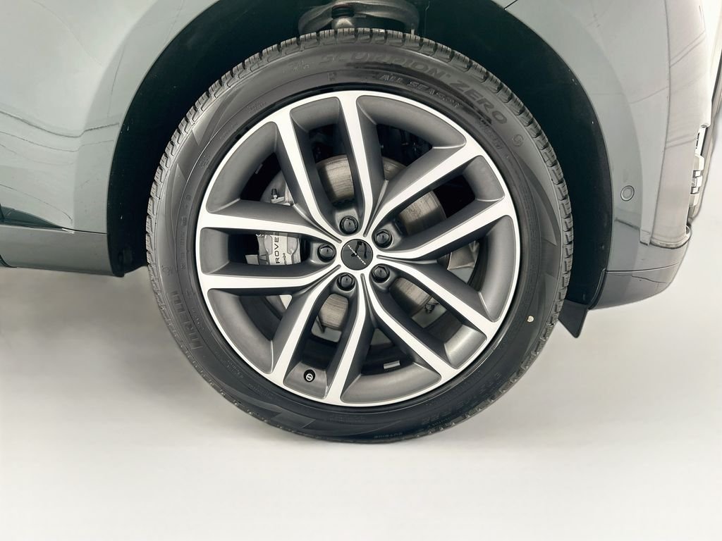 New 2026 Belgravia Green Land Rover SE image 31