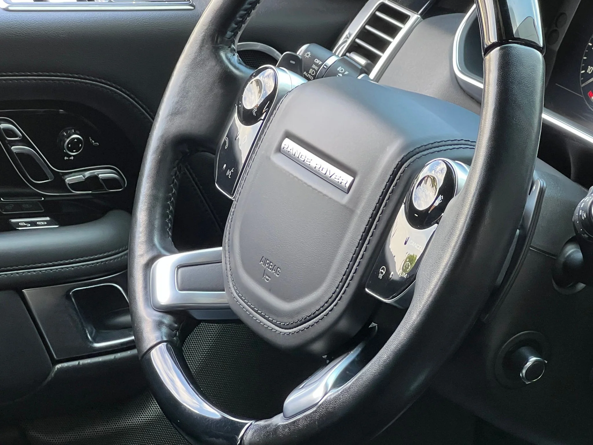 Used 2019  Land Rover 5.0L V8 Supercharged image 39