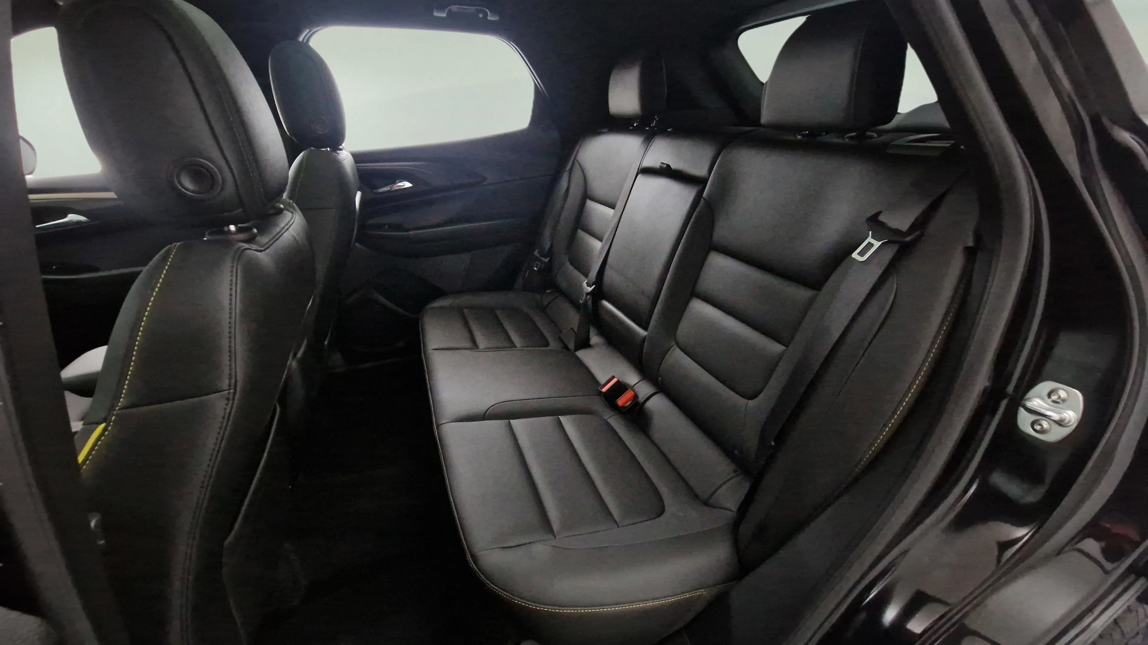 New 2025 Mosaic Black Metallic Chevrolet ACTIV image 17