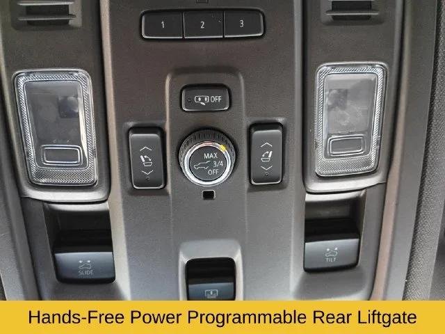 Used 2022 White GMC Denali image 18