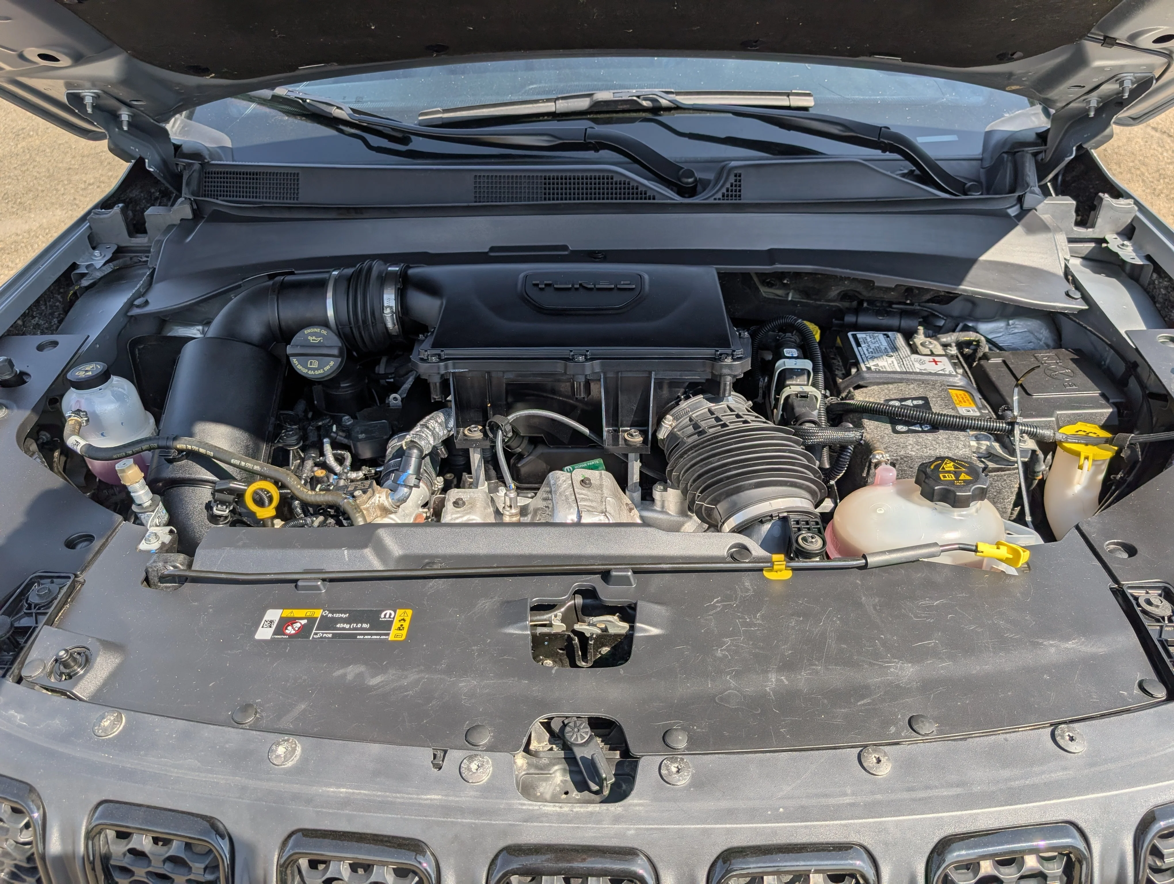 Used 2024 Silver Jeep Altitude image 33