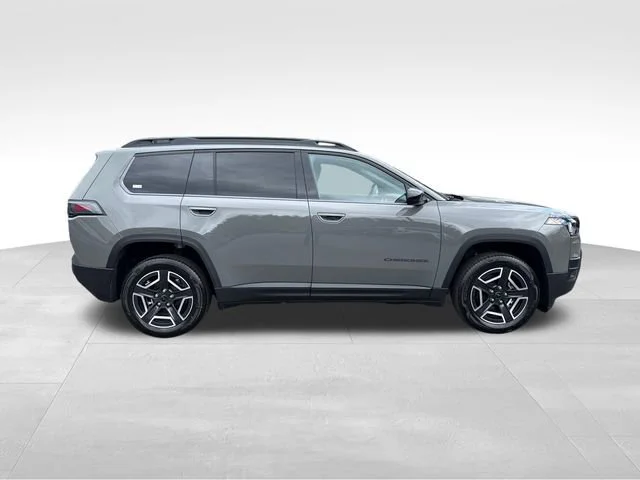 New 2026 Sting-Gray Clear-Coat Exterior Paint Jeep Laredo image 8