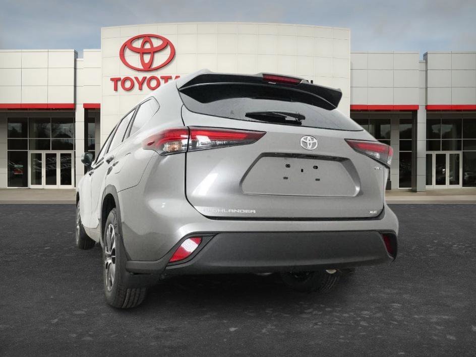 New 2026 Heavy Metallic Toyota Hybrid XLE image 6
