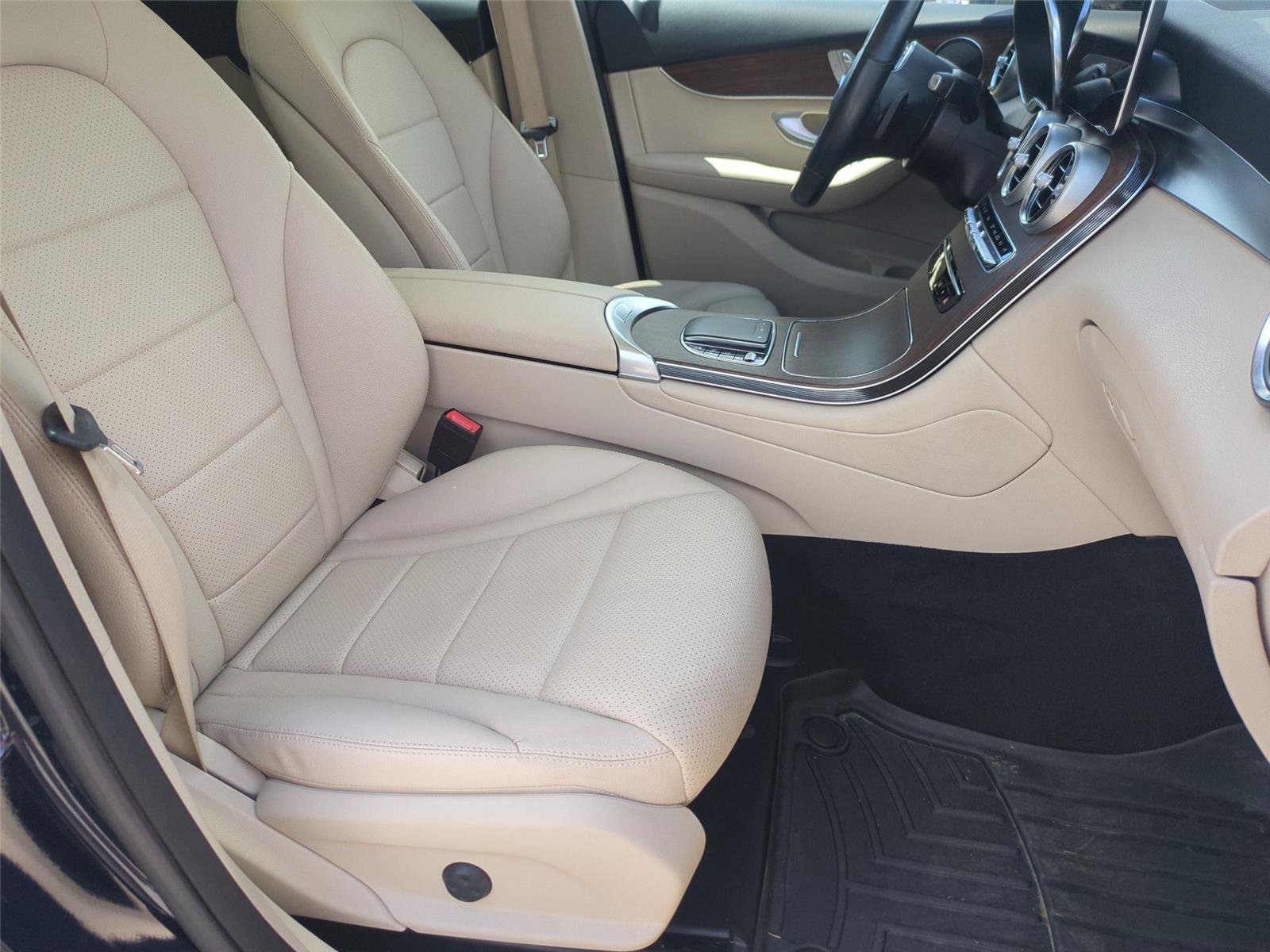 Used 2022 Lunar Blue Metallic Mercedes-Benz GLC 300 image 39