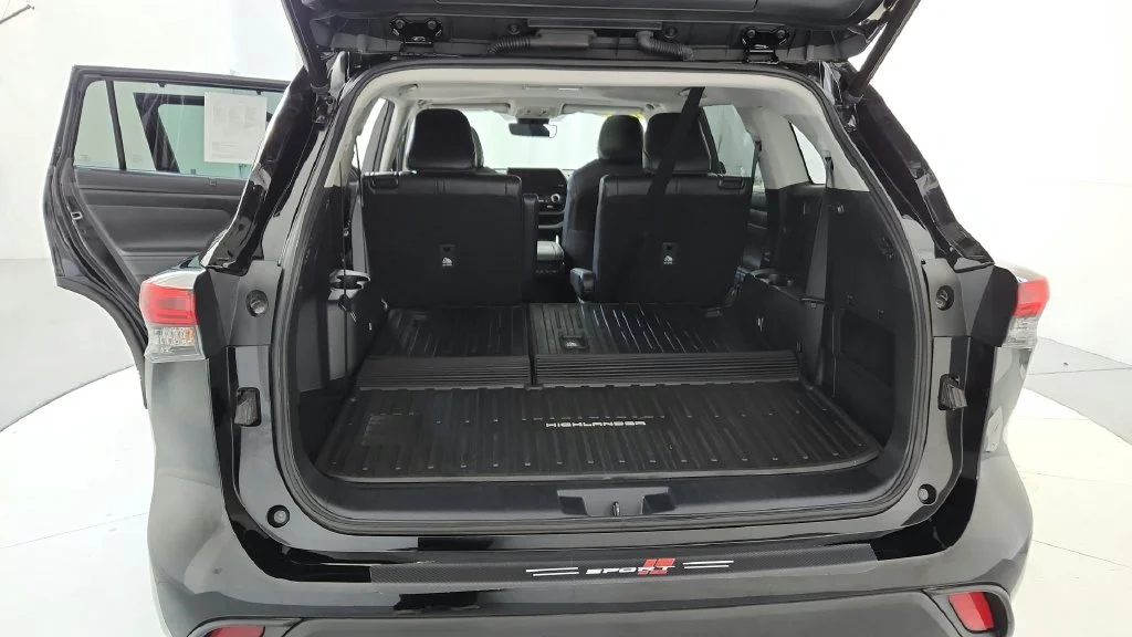 Used 2023 Black Toyota XLE image 20