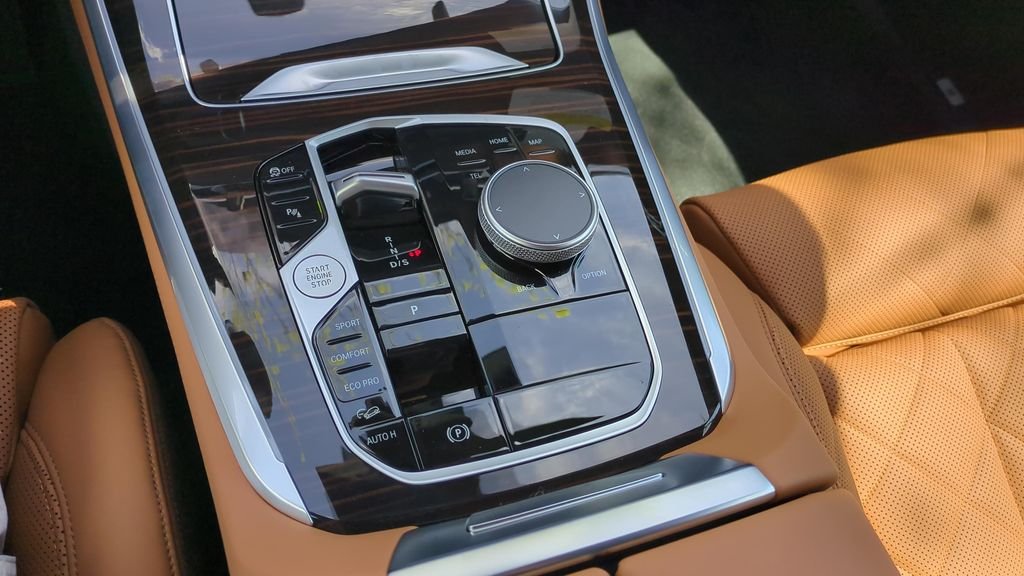 New 2026 Mineral White Metallic BMW xDrive40i image 17