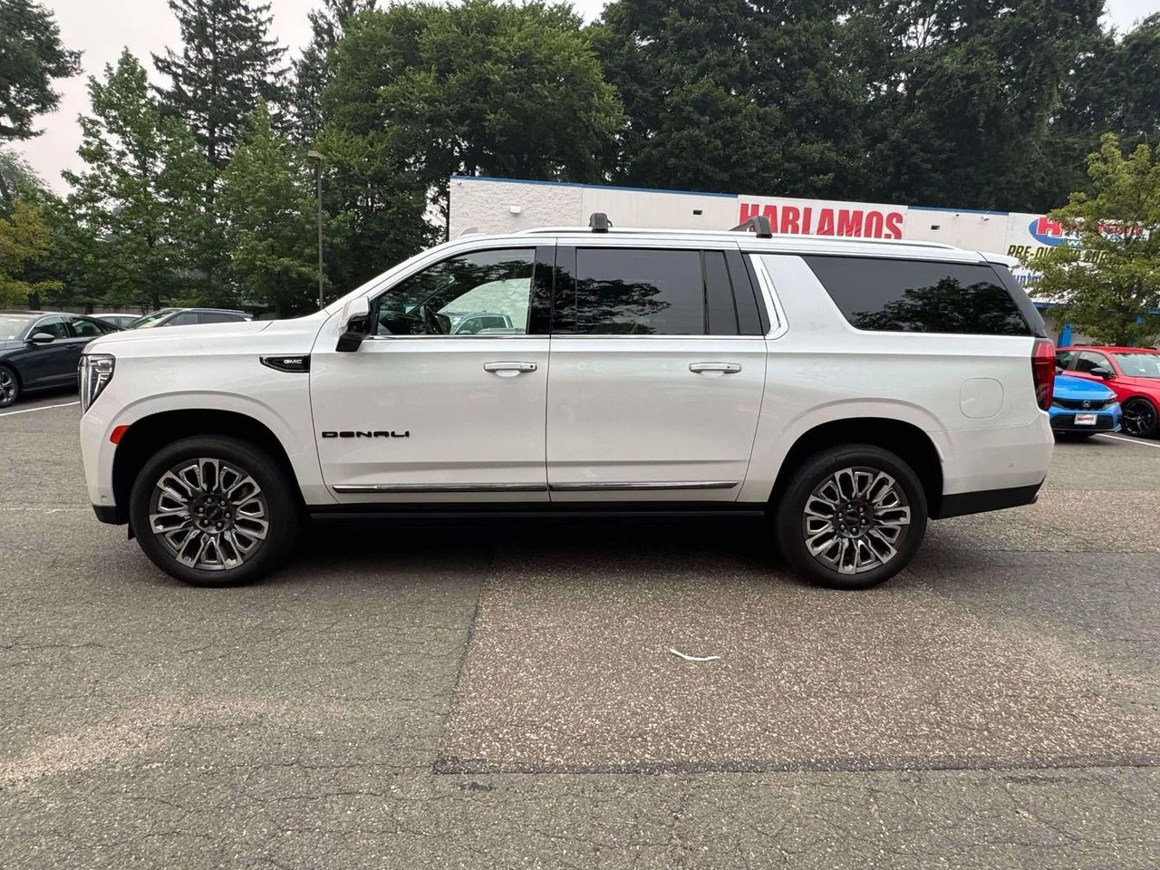Used 2024 White Frost Tricoat GMC 4WD Denali Ultimate image 5