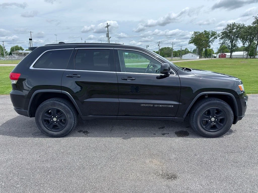 Used 2017 Black Jeep Laredo image 9