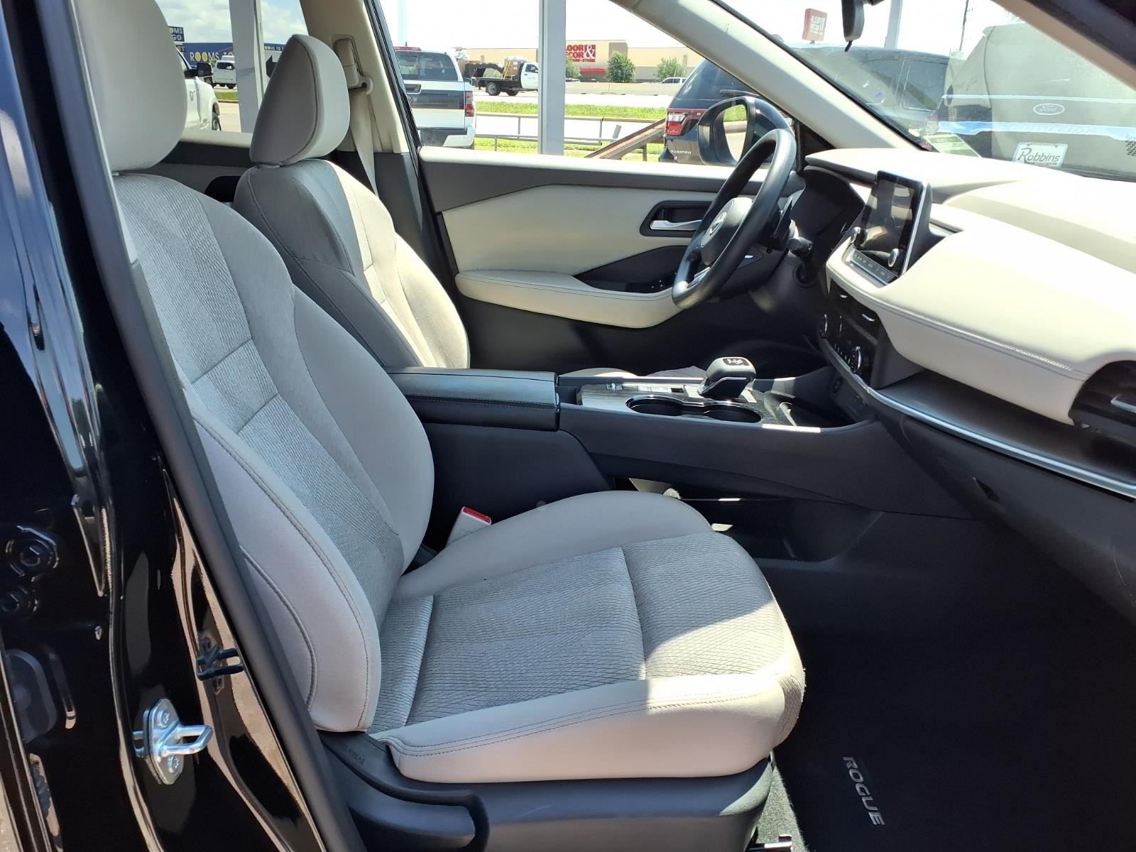 2024 Nissan Rogue SV Black at Robbins Nissan