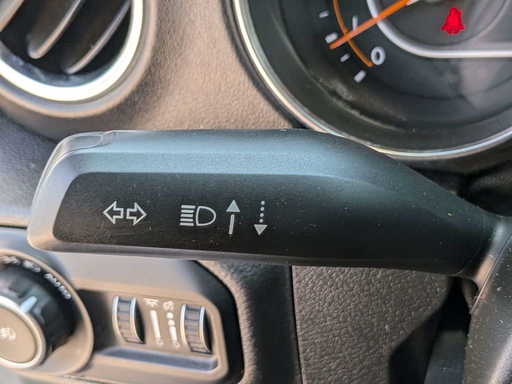 Used 2021 White Jeep Unlimited Sahara image 33
