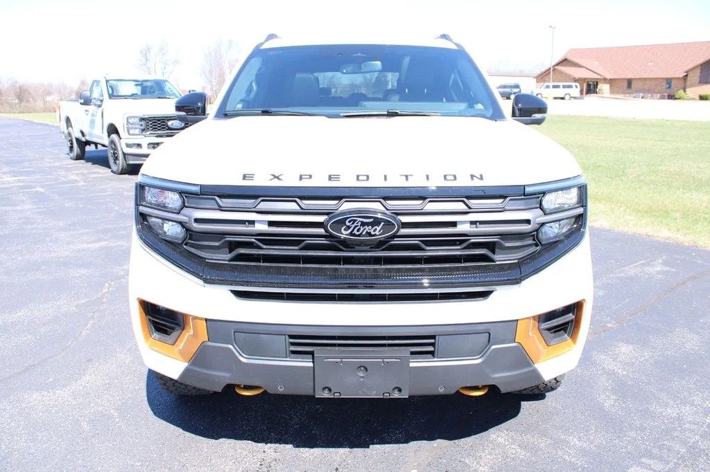 New 2026 Oxford White Ford Tremor® image 2