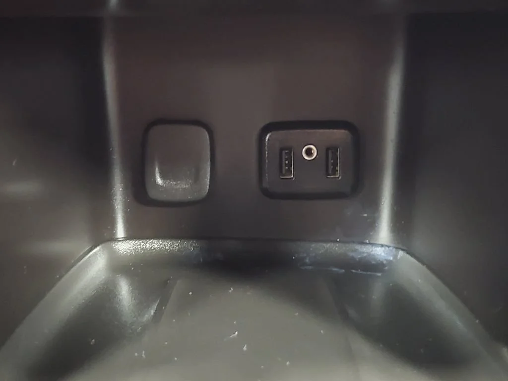 Used 2019 EBONY TWILIGHT METALLIC GMC SLE image 17