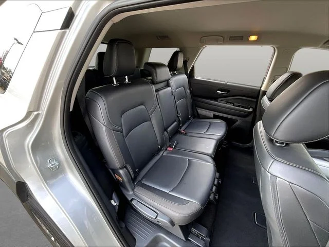 Used 2025 Silver Nissan SL image 27