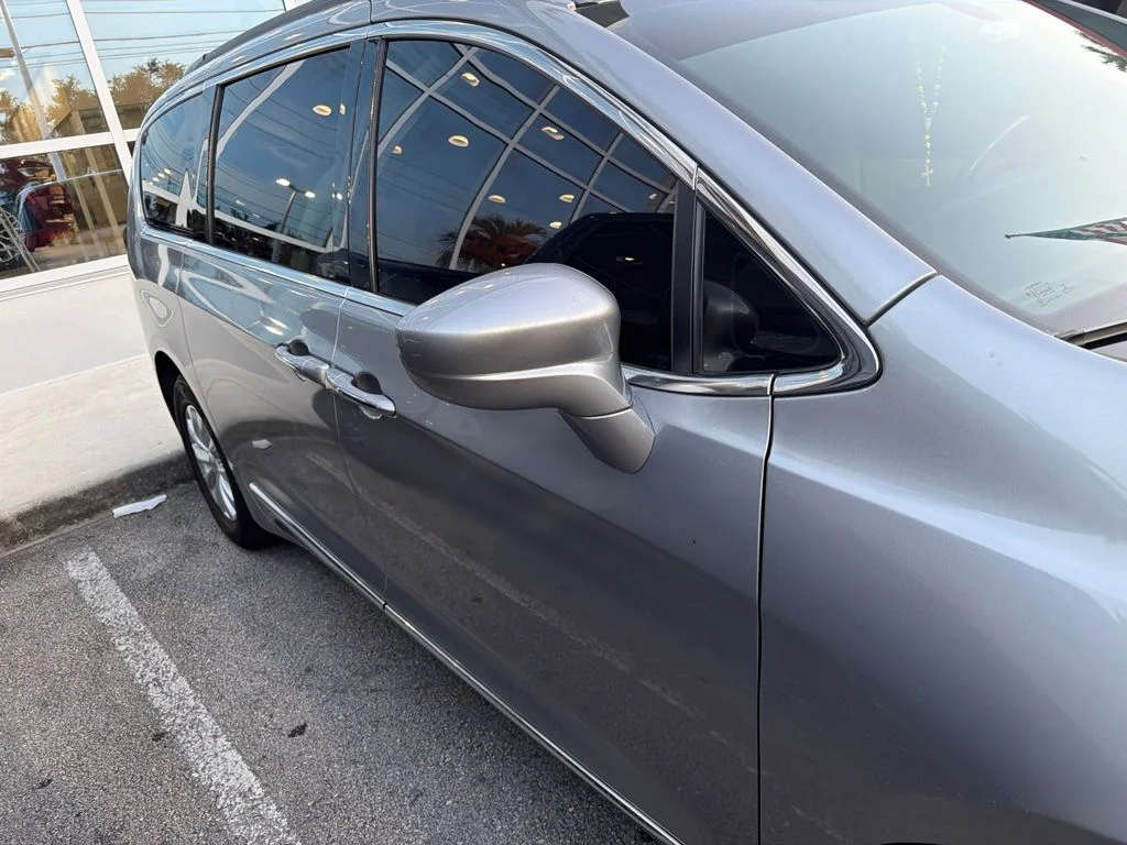 Used 2017 Billet Silver Metallic Clearcoat Chrysler Touring L image 11