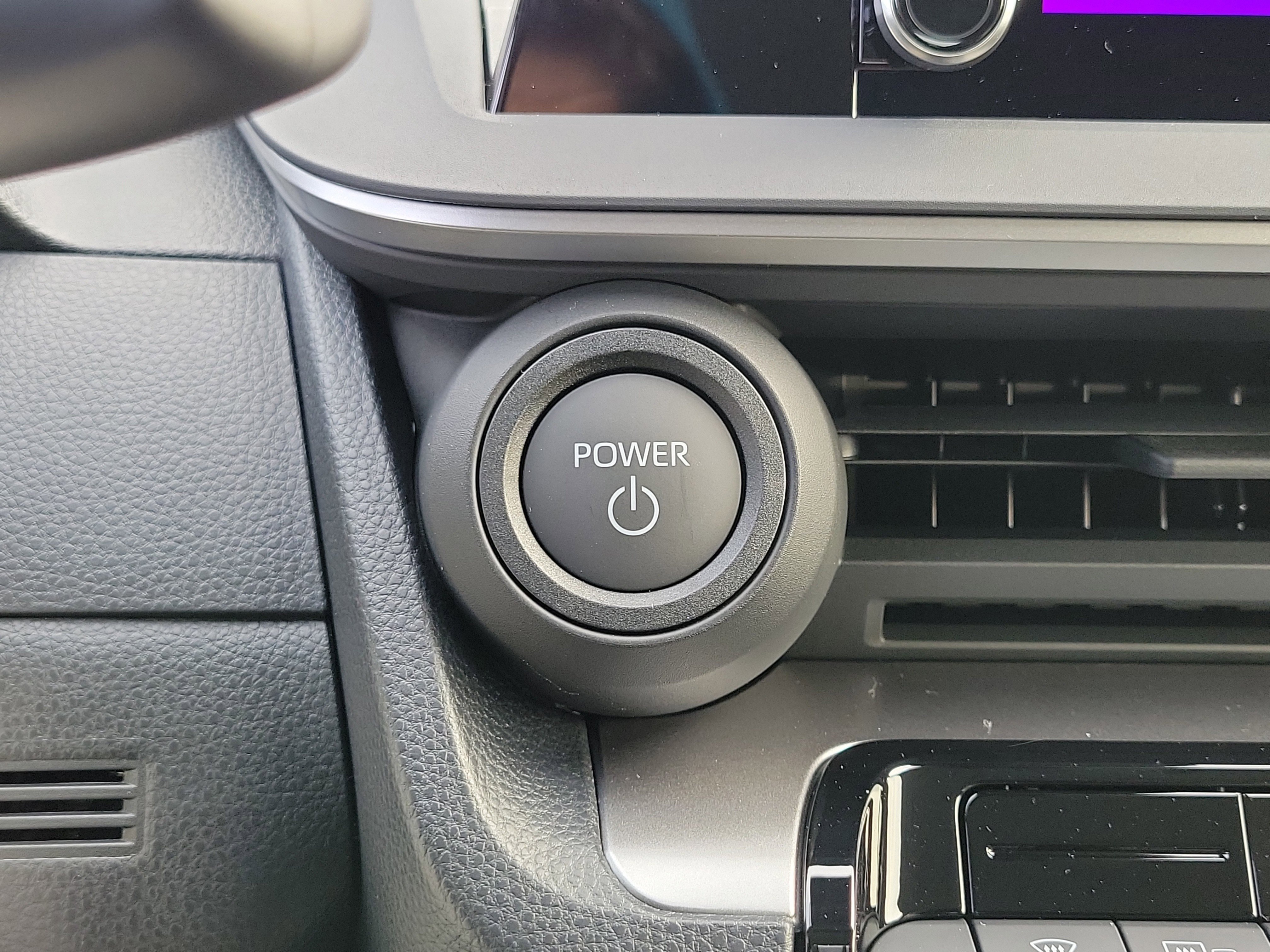 2026 Toyota Prius LE - Photo 28