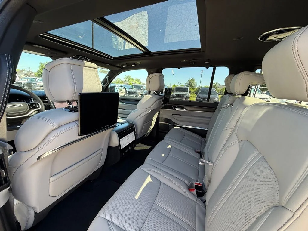 New 2026 High Gloss Black Exterior Paint Jeep Summit Obsidian image 23