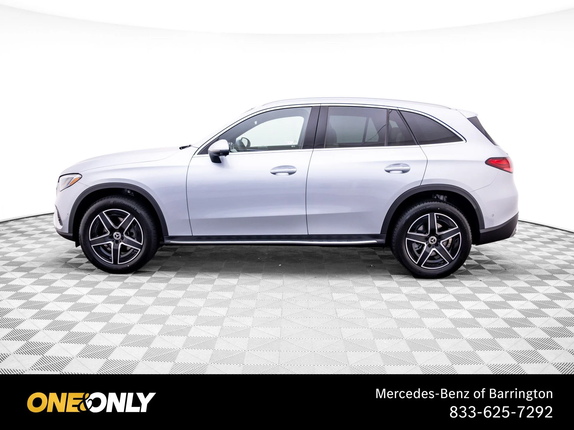 New 2027 Silver Mercedes-Benz GLC 300 image 2