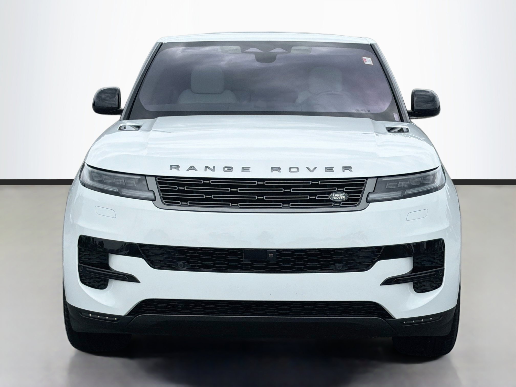 Used 2023 White Land Rover SE image 8