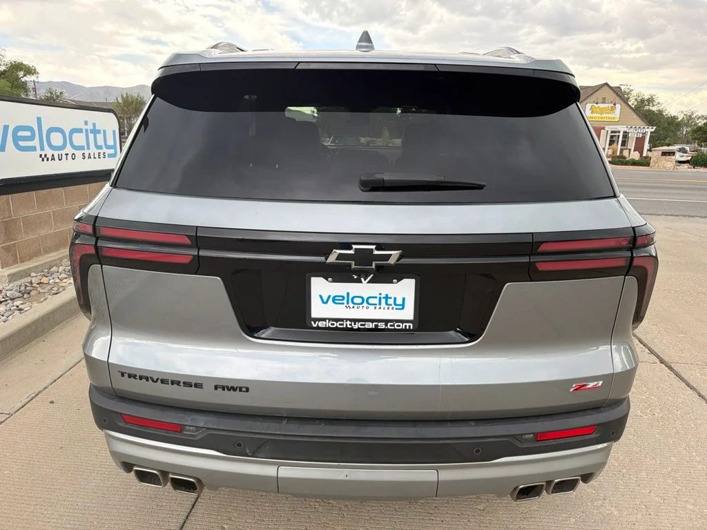 Used 2025 Gray Chevrolet Z71 image 4