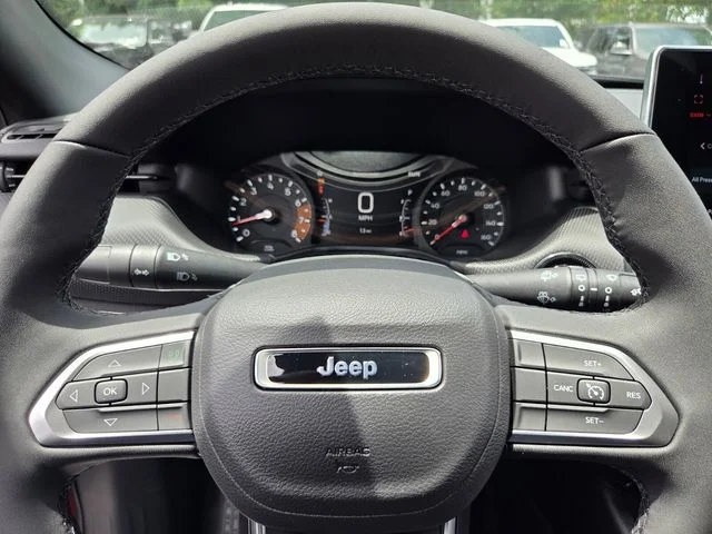 New 2026 Red Hot Pearlcoat Jeep Latitude image 22