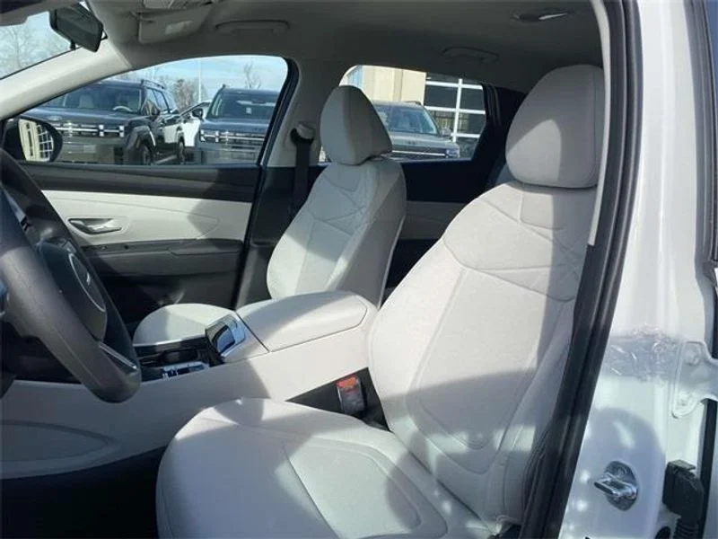 Used 2025 Serenity White Pearl Hyundai SE image 14