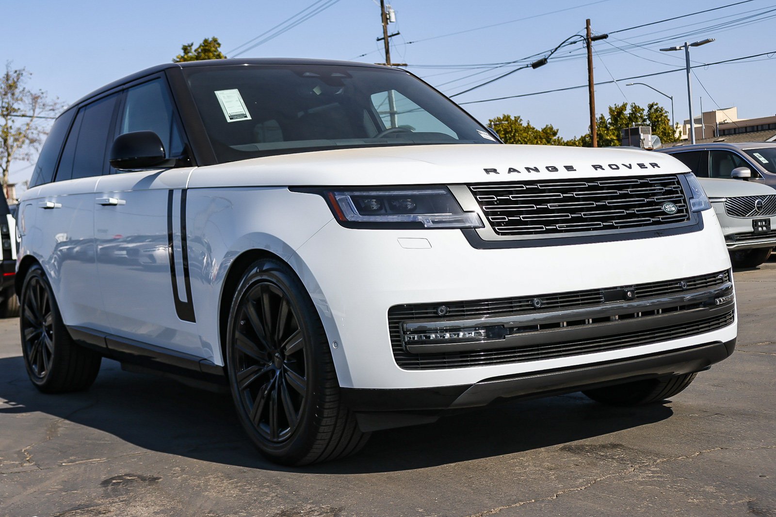 New 2026 Fuji White Land Rover SE image 3