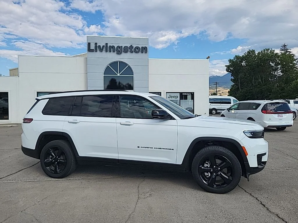 Used 2023 White Jeep Altitude image 1