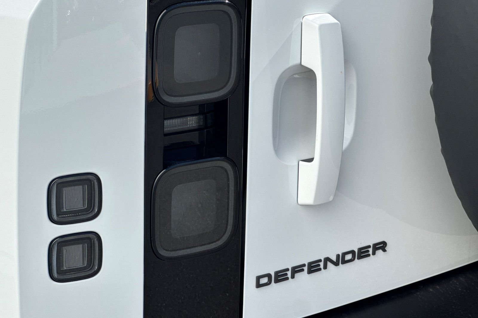 New 2026 Fuji White Land Rover X-Dynamic SE image 34