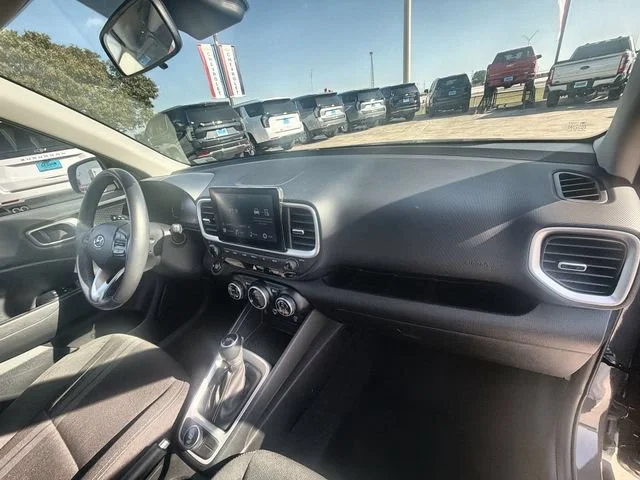 2025 Hyundai Venue SEL - Photo 27