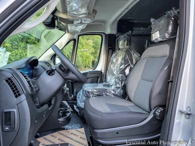 New 2026 Bright Silver Metallic Clear-Coat Exterior Paint RAM Base image 9