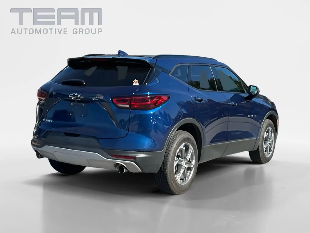 Used 2023 BLUE GLOW METALLIC Chevrolet LT image 7