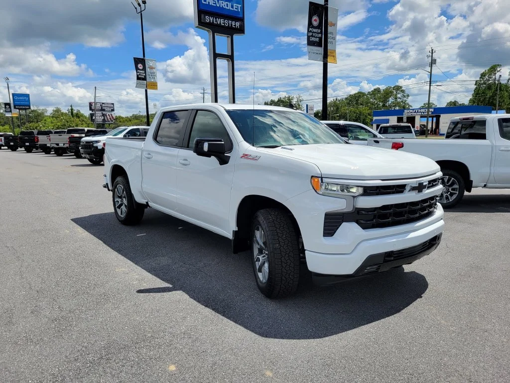 New 2026 Summit White Chevrolet RST image 8