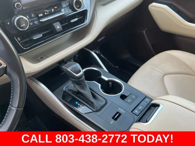 Used 2020 White Toyota XLE image 28