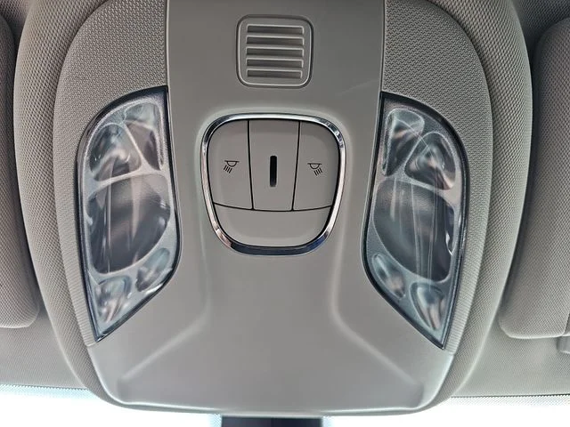 Used 2019 Black Jeep Latitude image 20