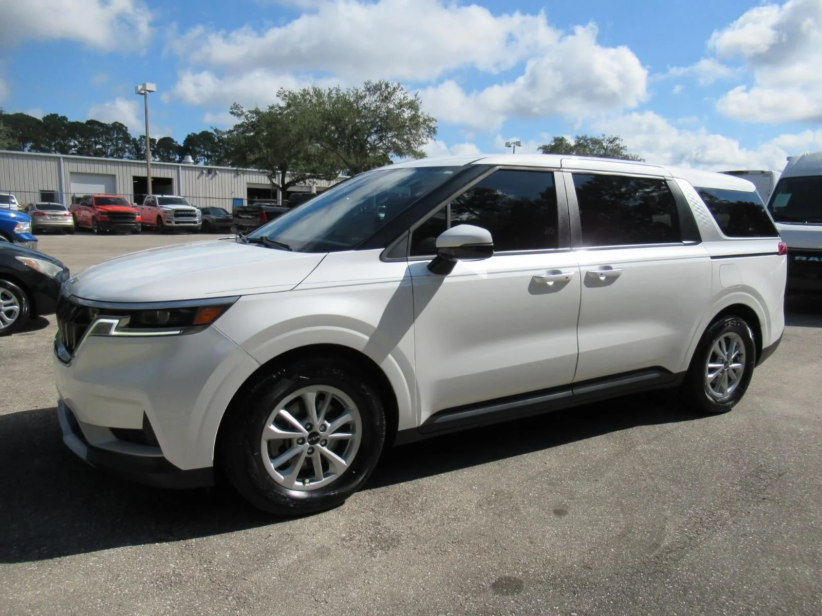 Used 2024 White Kia LX image 4