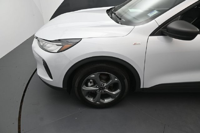 Used 2025 Silver Metallic Ford ST-Line image 9
