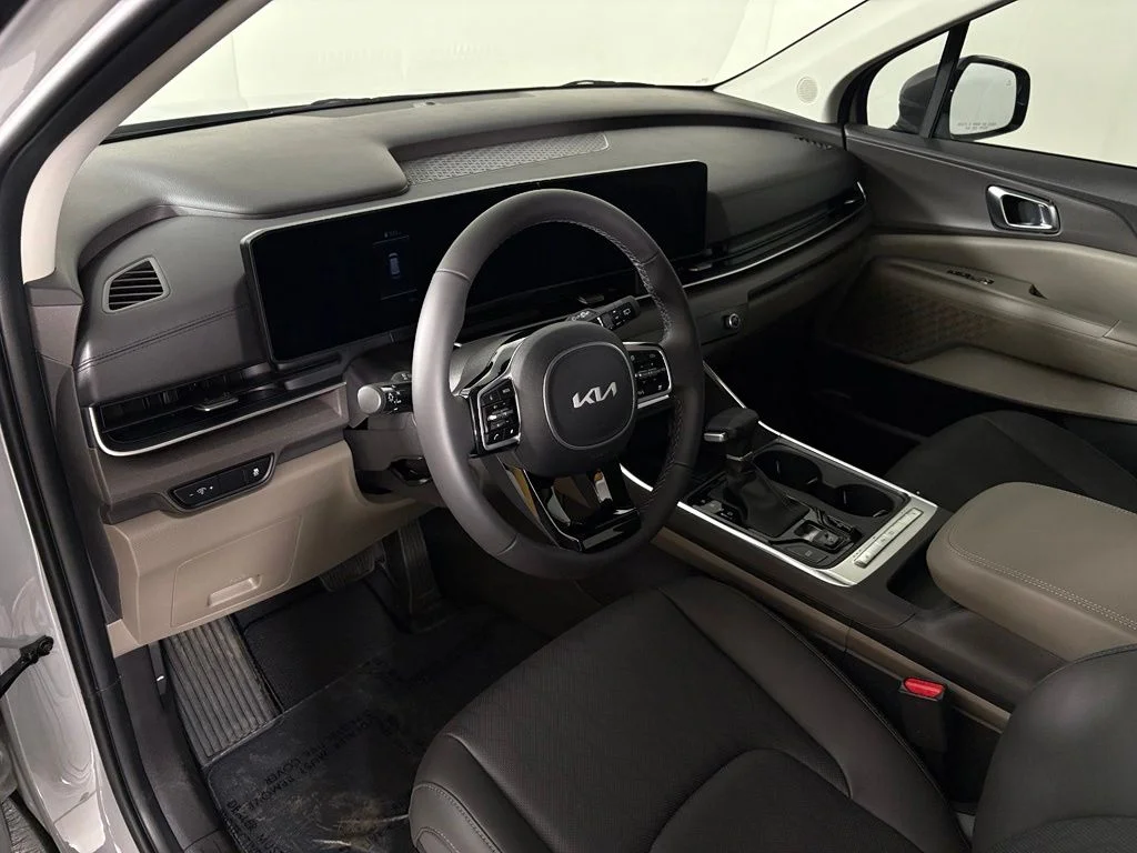 New 2026 Ceramic Silver Kia EX image 17