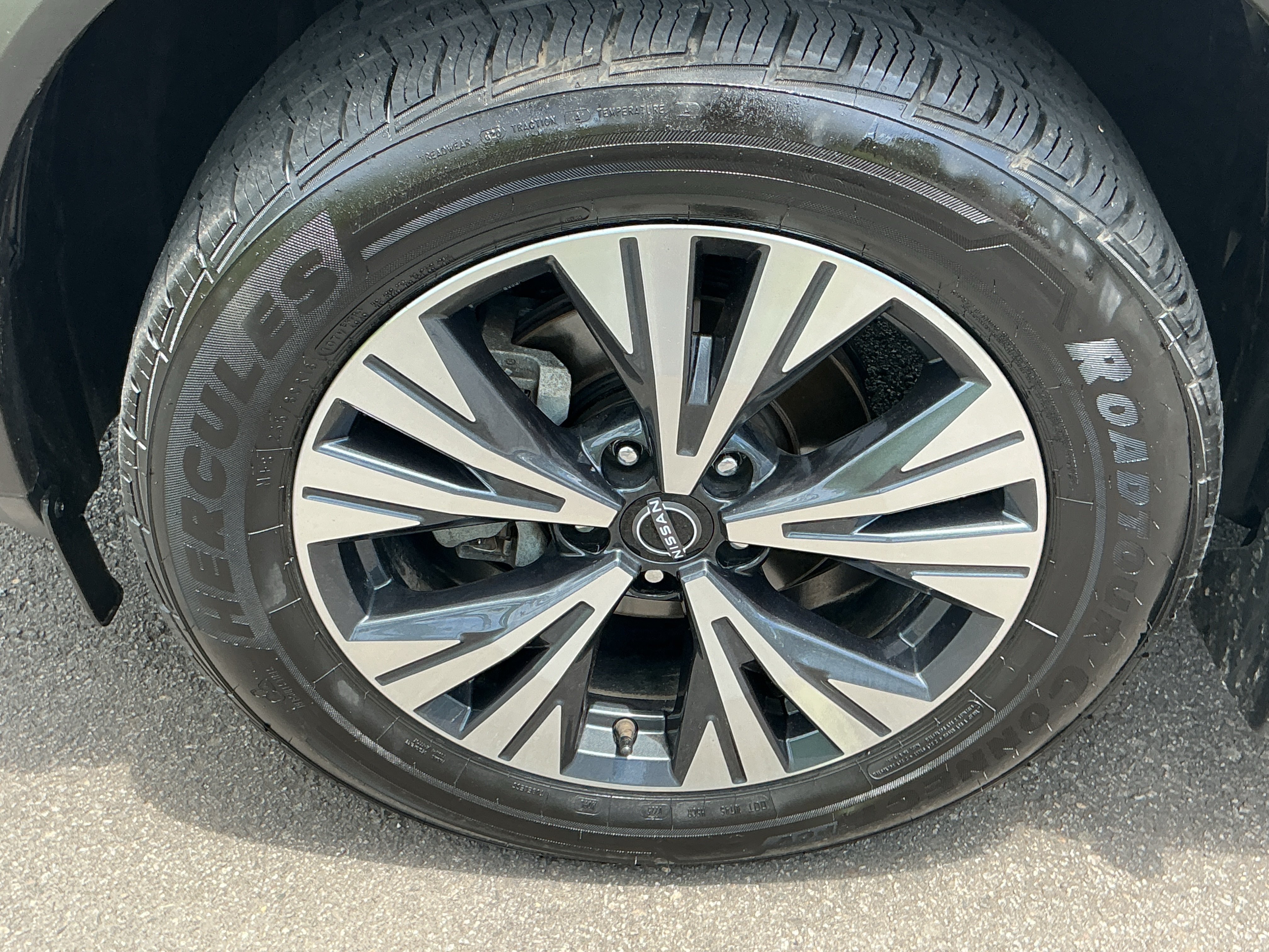 Used 2023 Pearl White Tricoat Nissan SV image 9