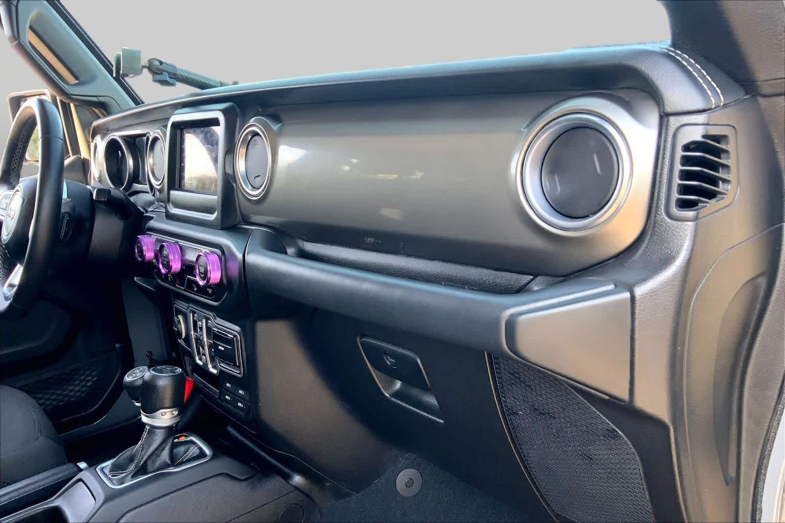 Used 2018 Sting-Gray Clearcoat Jeep Sahara image 18