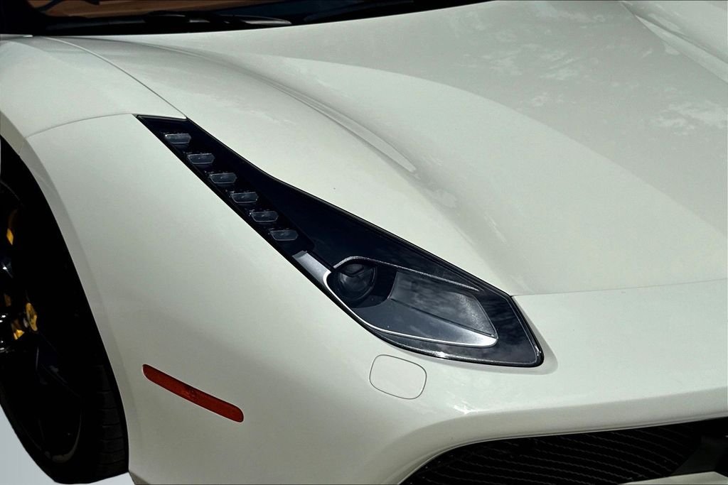 Used 2018  Ferrari  image 26