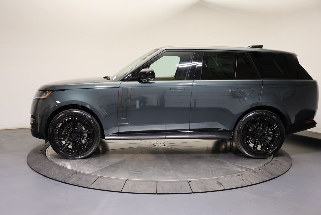 New 2026 Belgravia Green Land Rover SE image 2