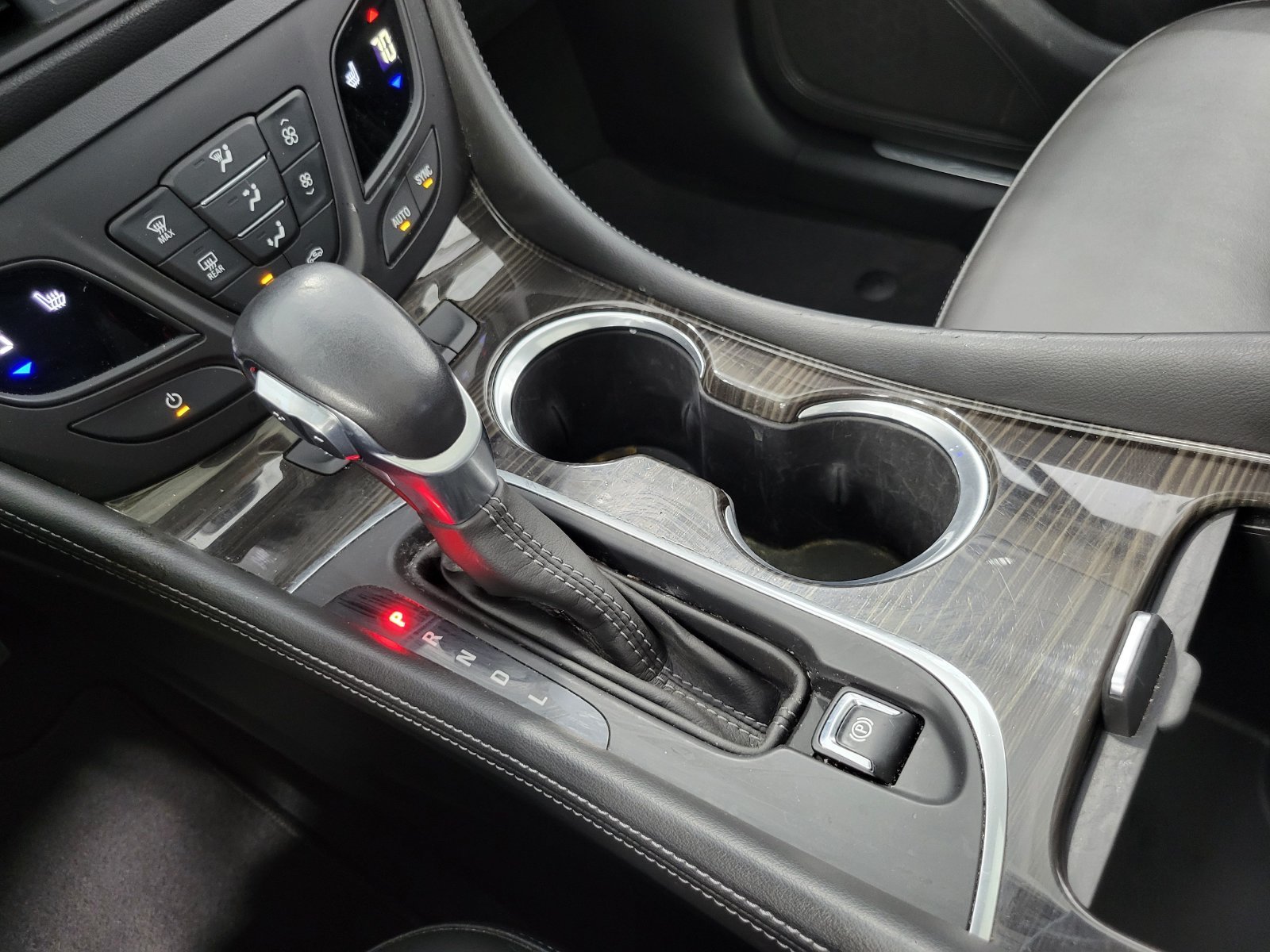 Used 2020 Blue Buick Essence image 24