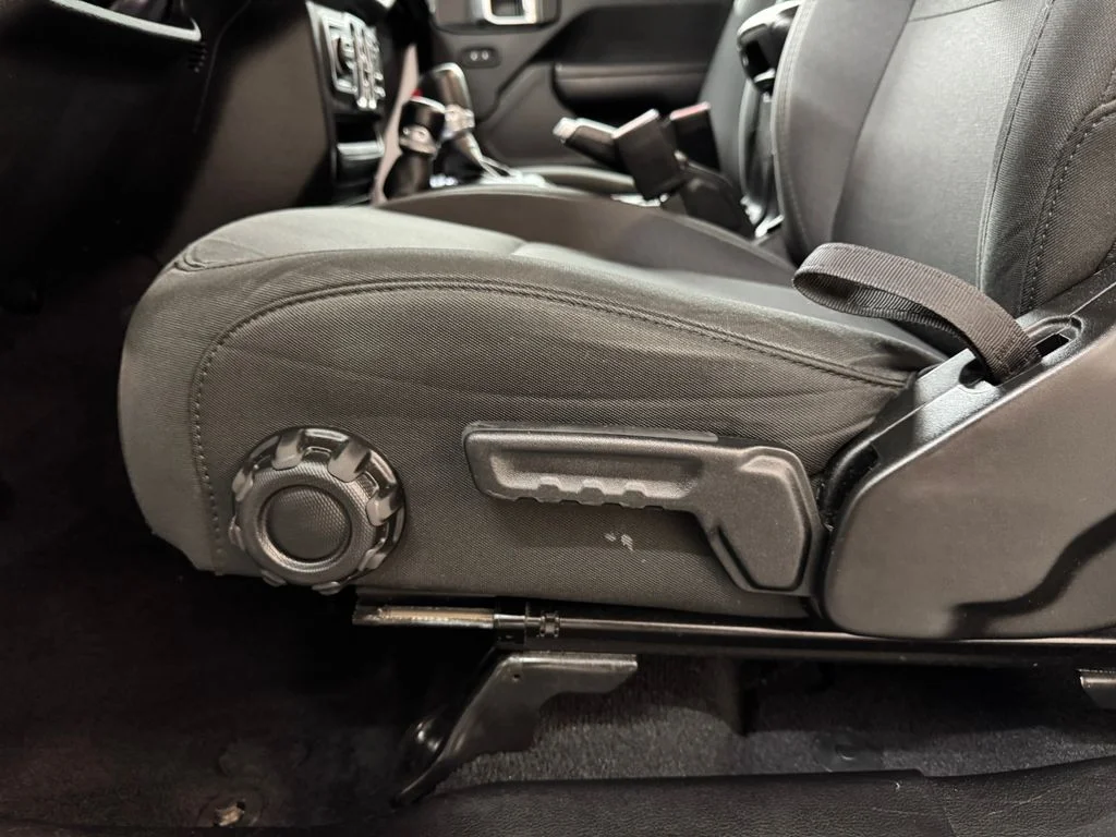 Used 2022 White Jeep Sport image 15