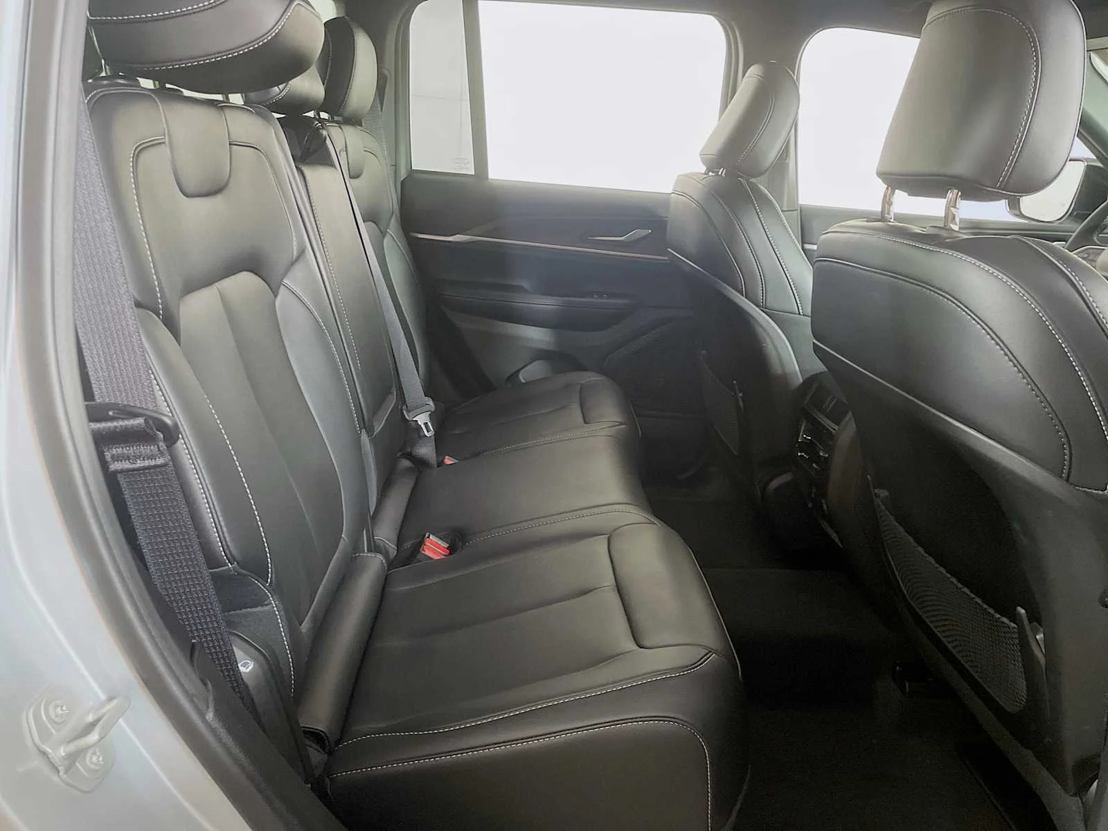 Used 2025 Silver Zynith Jeep Limited image 25