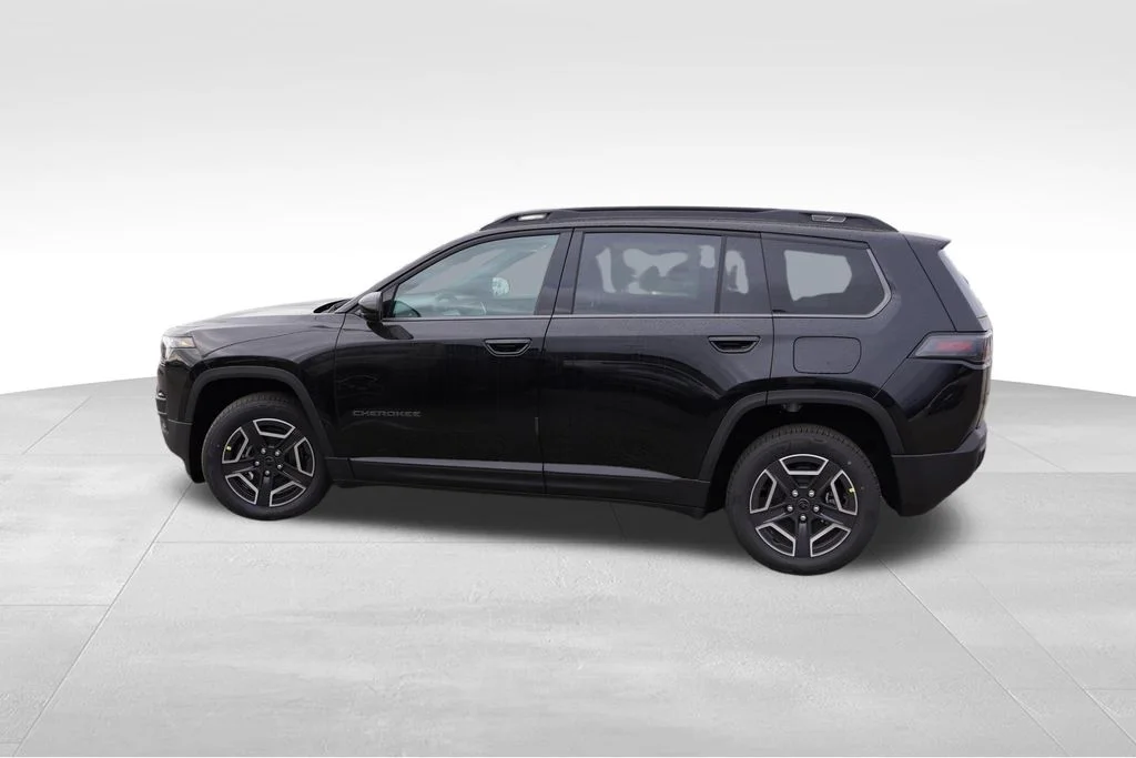 New 2026 Diamond Black Crystal Pearlcoat Jeep Laredo image 6