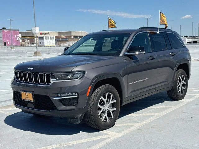 Used 2024 Gray Jeep Limited image 4