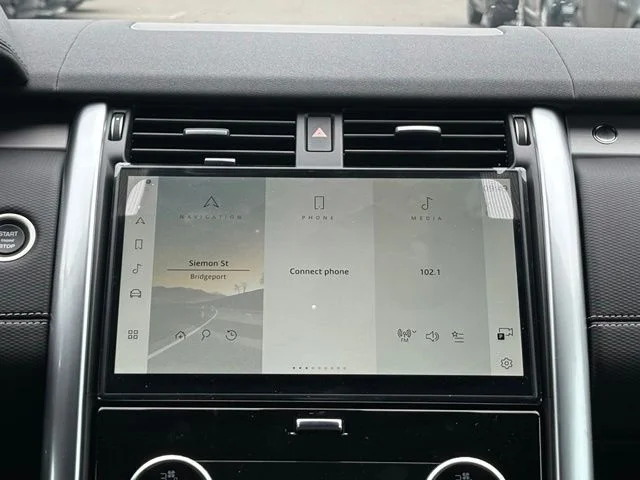 New 2026 Carpathian Grey Land Rover Dynamic SE image 19